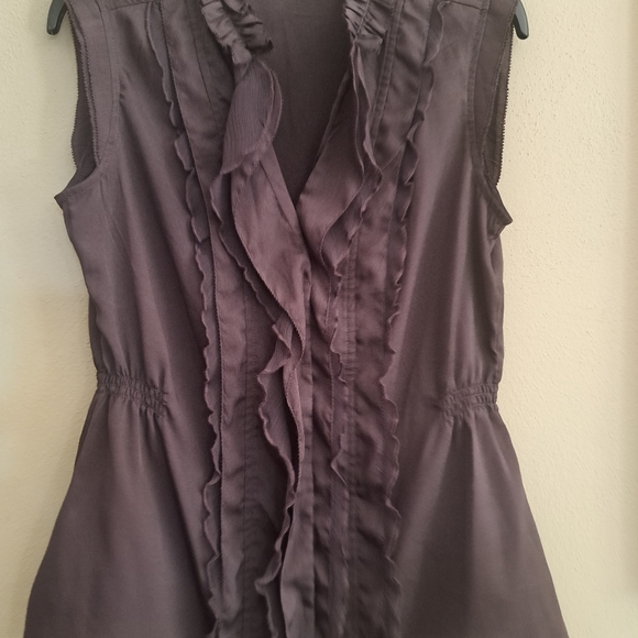 Sleeveless ruffled Blouse,Converse All-Star Button Front Ruffled Burgundy color - Picture 3 of 8